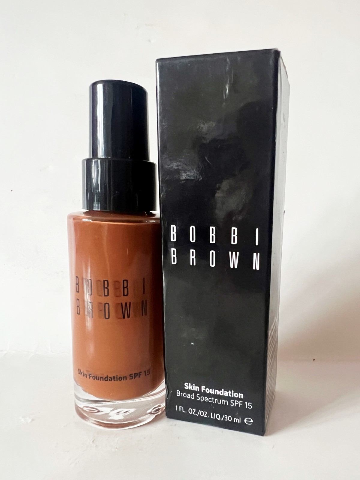 Primary image for Bobbi Brown Skin Foundation Spf 15 Shade "Cool Walnut 8.25" 1oz/30ml Boxed