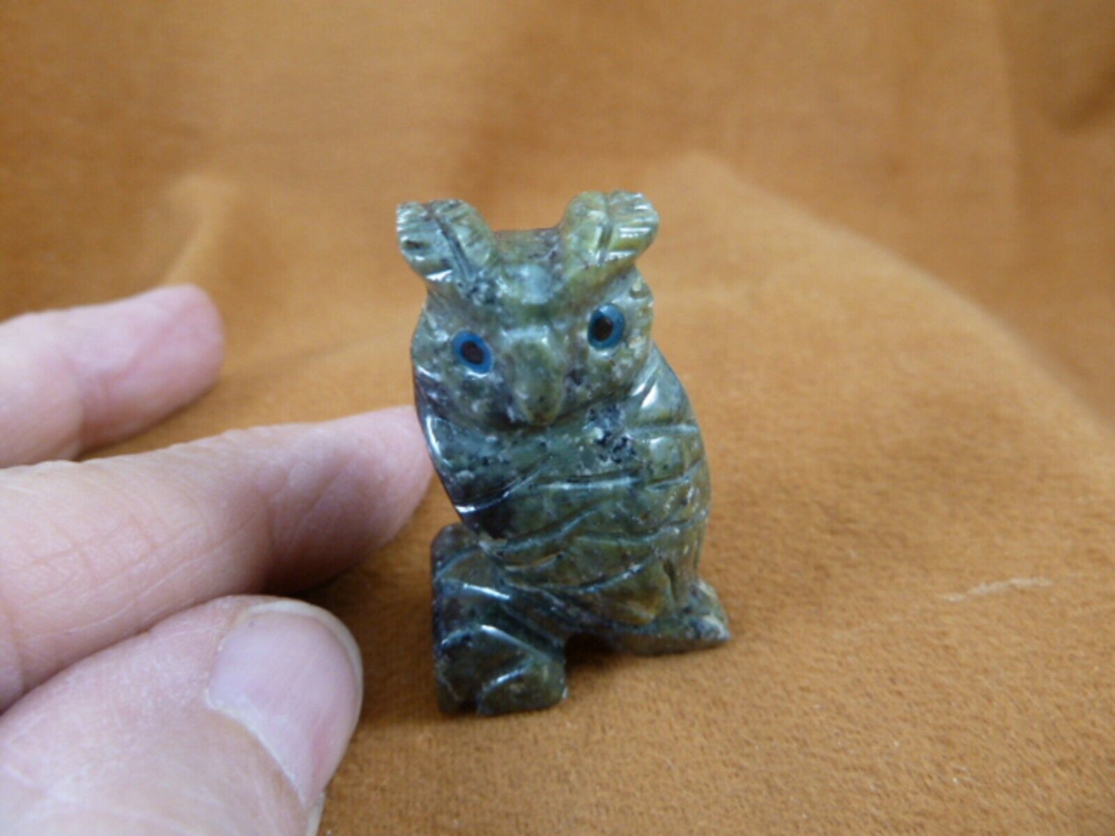 (Y-BIR-OW-72) green Serpentine HORNED OWL figurine SOAPSTONE Peru owls o... - $13.09