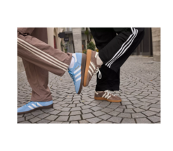 Women&#39;s Classic Handball-Inspired Sneakers – Retro Court Style Color: Ch... - $95.90