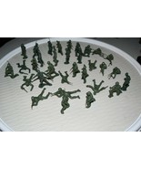 Lot of 32 Tim-Mee 1970&#39;s WW2 US MARINES USM 54mm Plastic Toy Soldiers #8 - $108.11 CAD