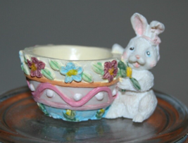 Vintage World Bazaars Inc Easter Bunny Egg Cup in Original Box - £6.40 GBP