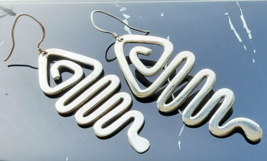 925 STERLING SILVER WHIMSICAL CURRENTS SWIRLY FISH DANGLE EARRINGS - $884.36 MXN