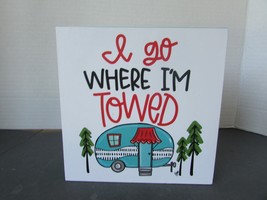 SHELF PLAQUE WOOD I GO WHERE I&#39;M TOWED RV CAMPER DECOR 6&quot; X 6&quot; CAMPING NEW - $148.05 MXN