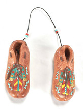 VTG Sandy Whitefeather Studio Pottery Native American Prayer Moccasins Shoe Pair - £27.25 GBP