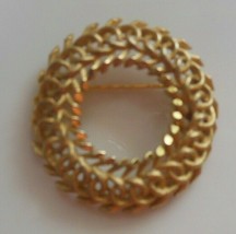 Vintage Signed CROWN TRIFARI Gold-tone Filigree Wreath Brooch - £18.54 GBP