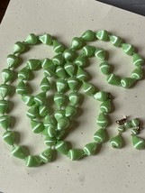 Vintage Demi Long Alternating Mint Green Silk Plastic &amp; Tiny Faux White Pearl - £14.77 GBP