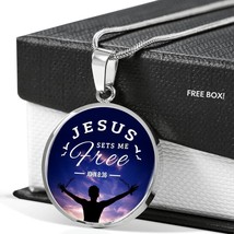 Bible Verse Jesus Set Me Free Circle Necklace Stainless Steel or 18k Gold 18-22 - £34.12 GBP+