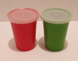 Tupperware Cups Set of 2 Green 109-37 &amp; Red 109-34 with Clear Lids Vintage - $7.87