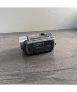 Canon VIXIA HF100 12x Optical Zoom HD CMOS Camcorder (Gray) NO BATTERY - $844.11 MXN