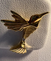 Jewelry Pin Unbranded Hummingbird Gold Tone 1 Inch Butterfly Clasp Vintage - £4.71 GBP