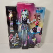 Monster High Frankie Stein G3 Doll Mattel 2022 Reboot Pet Dog Watzie - £29.85 GBP