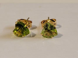 14k Yellow  Gold Plated 2.30Ct Heart Simulated 6mm Peridot Flower Stud Earrings - £81.74 GBP