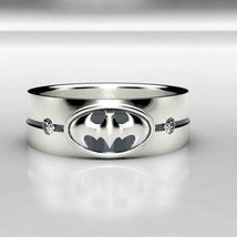 0.15 Karat Brillant Rund Schliff Labor Erstellt Batman Herren Ring Band 14K Weiß - £94.12 GBP