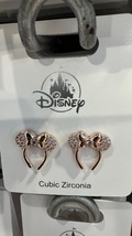 Disney Parks Minnie Mouse Ears Headband Rose Gold Color Earrings NEW - $597.46 MXN