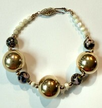 Vintage Bracelet Large Goldtone &amp; Glowy White Beads w/ Cloisonné; Needs ... - $368.38 MXN