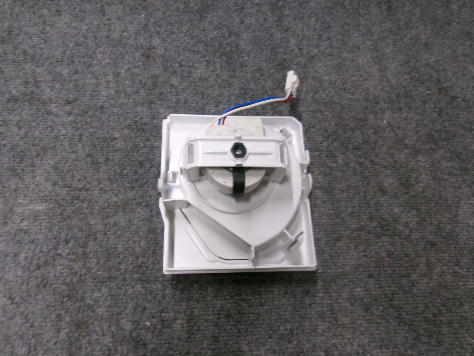 W10257096 WHIRLPOOL FREEZER EVAPORATOR FAN Item image 2