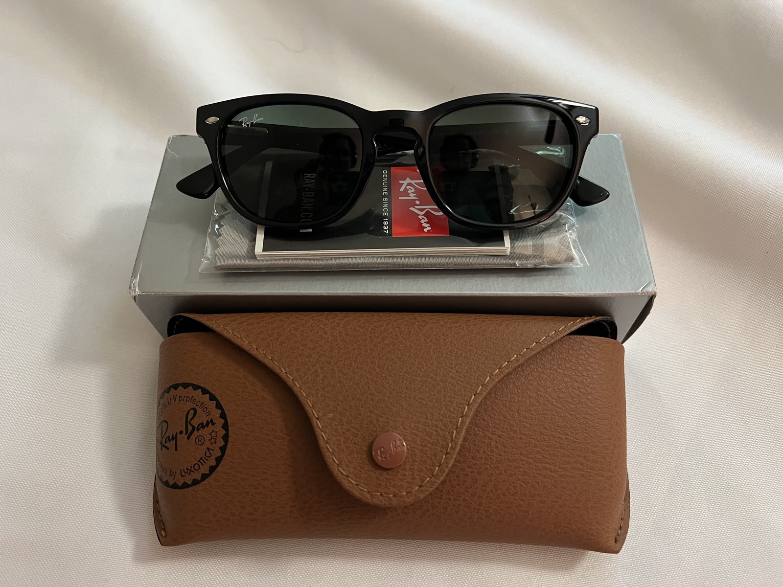 Rayban Ray Ban Wayfarer Sunglasses Black 4140 601