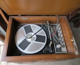VINTAGE SOUNDESIGN MODEL 61A STOCK # F 2201F CONSOLE RECORD PLAYER - $197.99
