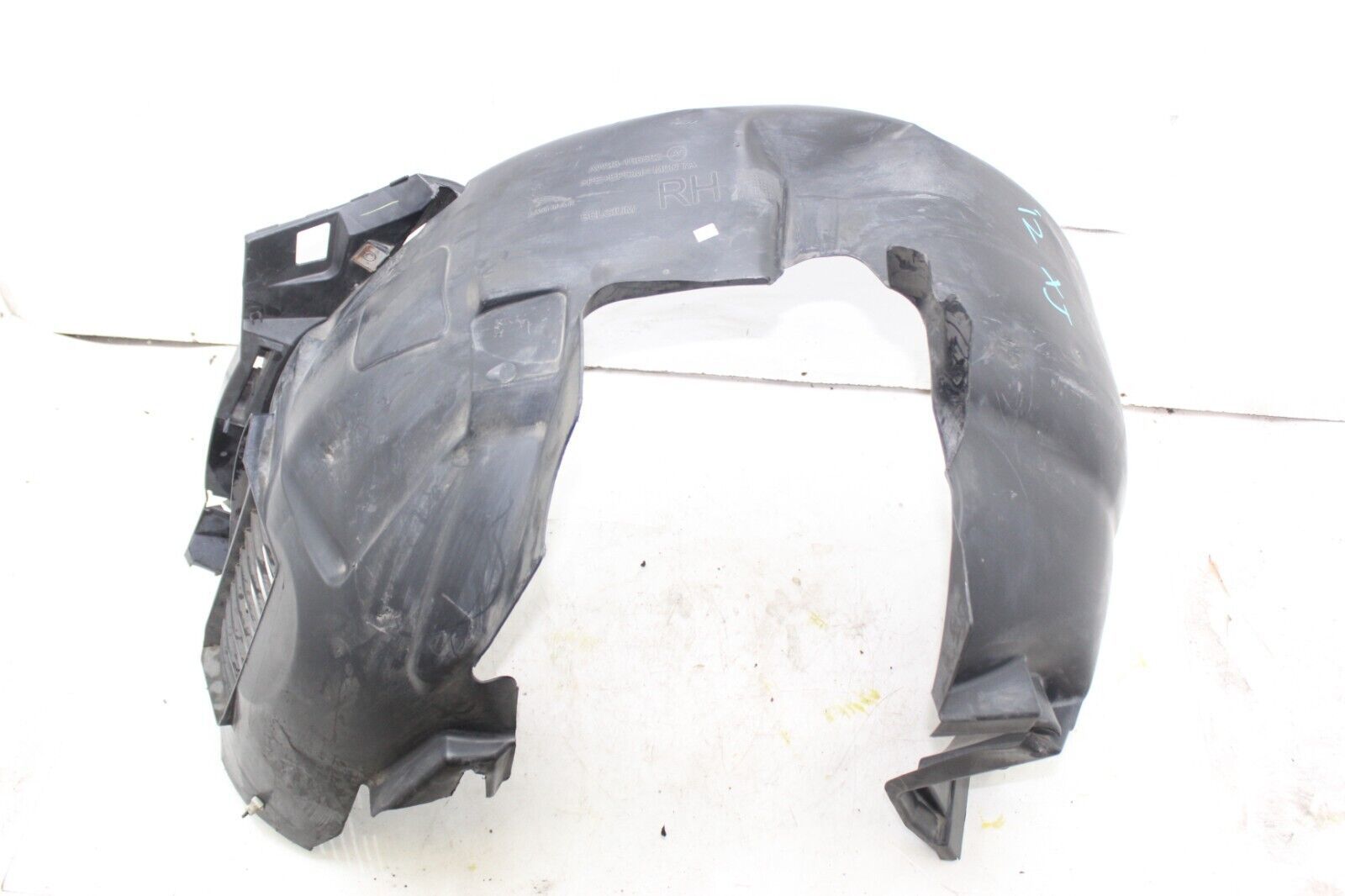 thumbnail image 2 of Front Fender Liner Set For 2009-2014 Toyota Matrix – Driver & Passenger Side, Black Plastic 2 of 5