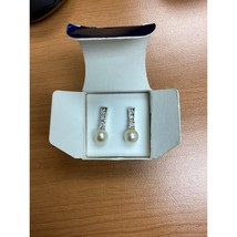 Avon Women’s Pearlesque &amp; Rhinestone Earrings SKU 689 - $9.11