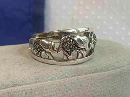 Sterling Silver Elephant Parade Ring 4.84g Fine Jewelry Sz 9 Band Marcasite - £23.69 GBP