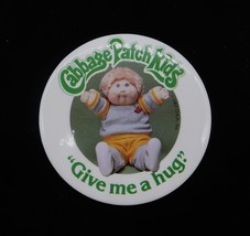Vintage 1983 Cabbage Patch Kids &quot;Give Me A Hug&quot; 3&quot; Round Pin Button NOS HTF - $9.99