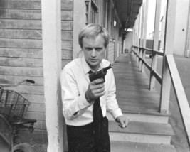 David McCallum holds gun as Ilya Man From UNCLE 4x6 inch photo - $5.99