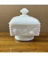 Westmoreland Glass Grape Pattern Candy Dish w Lid Beaded Rim Wedding Box... - $563.72 MXN