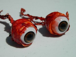 Dead Head Props Pair of Realistic Life Size Bloody Ripped Out Eyeballs -... - £23.49 GBP