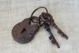 LOCK AND KEY SET PROP JAIL PRISON DUNGEON SKELETON KEY GUARD PLAY JAILER... - £9.00 GBP