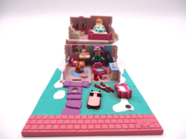 Polly Pocket Vintage 1993 Ski Lodge Bluebird Toys Complete with Dolls &amp; Dog VTG - £29.73 GBP