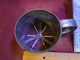 Vintage tin sifter [TOL10268] - $1,424.96 MXN