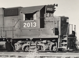 Penn Central Railroad #2013 GP38 Electromotive Train B&amp;W Photo Burlington NJ - £7.58 GBP
