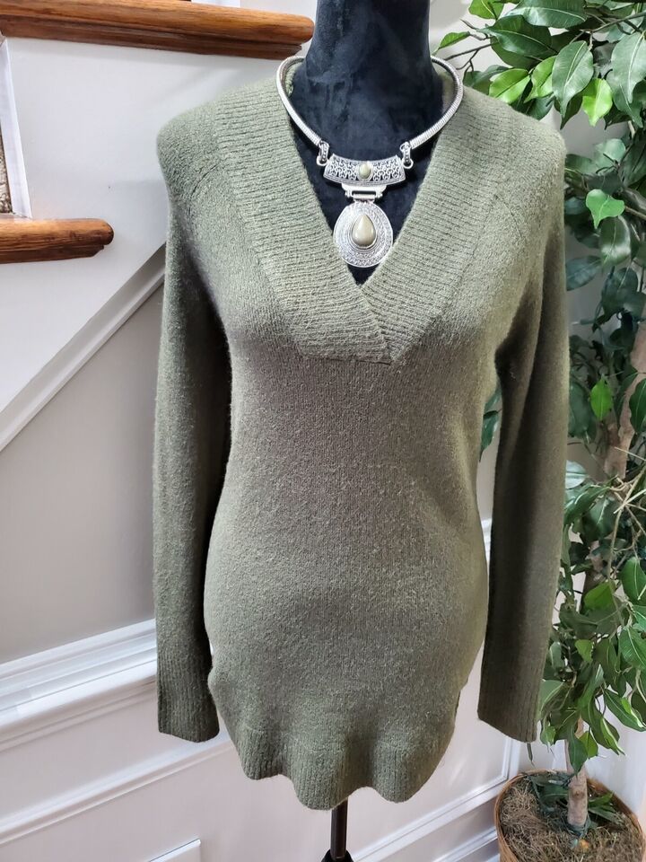 Primary image for RD Style Women's Green Acrylic V-Neck Long Sleeve Tight Knit Sweater Size Small