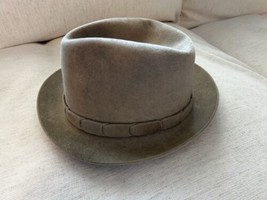 Vintage Churchill Ltd Felt Fedora Hat Tan Beige Velour 7 1/4 - £64.77 GBP