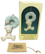 Precious Moments  HANG ON FOR THE HOLLY DAYS - $290.13 MXN