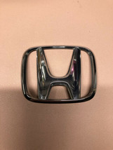 01 02 03 04 05 HONDA Civic Rear Trunk Lid Emblem 75701-S5A-0000 - $10.00