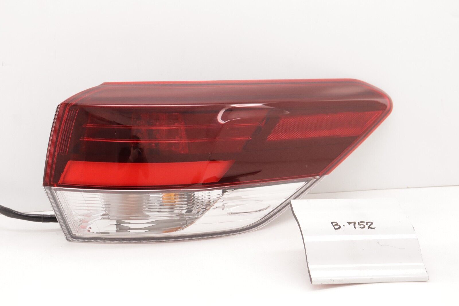 Primary image for New OEM RH Tail Light Lamp 2019 Toyota Highlander SE 81550-0E250