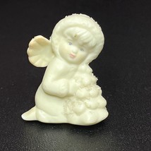 Little Miracles Porcelain Angel Figurine with Christmas Tree - $221.44 MXN