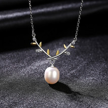 S925 Silver Pearl Pendant Necklace Female Style Niche Design Sense Leaf Pendant  - £22.18 GBP