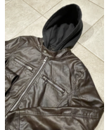 Guess Men&#39;s Removeable Hooded Faux Leather Moto Biker Bomber Jacket Brow... - €31,78 EUR