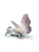Lladro 01006330 Refreshing Pause Butterfly Figurine New - $248.00