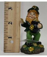 St. Patrick&#39;s Iris Leprechaun Figurine With A Pot Of Gold Table Pieces 3... - €24,56 EUR