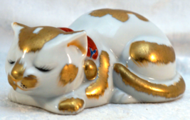 Vintage Kutani Japanese Porcelain / Ceramic Sleeping Cat Figurine with Gold 5 ½&quot; - £41.51 GBP