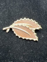 Sarah Coventry Silver Tone and Wood Grain Leaf Brooch Pin - £11.80 GBP