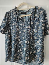 Lipslide Womens blouse in size XL floral patter with tie front and short sleeve - £3.99 GBP