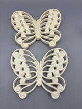 Homco Set Of 2 Vintage White Ivory Scroll Butterfly Wall Decor Plaques - $242.96 MXN