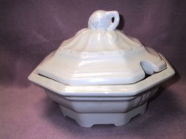 Calif USA Made White Stoneware Footed Soup Tureen &amp; Lid Grape Finial MINT - £18.74 GBP