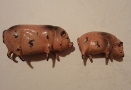 Lot Of 2 Metal Toy Pigs Piggies Hogs Toys Farmland Farm Figures Figurines  - £15.36 GBP