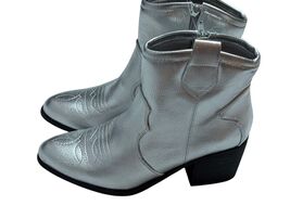 Women&#39;s Sz 9 Silver Cowboy Boots -Dirty Laundry- Ankle Booties Western NWOB - $31.38 CAD